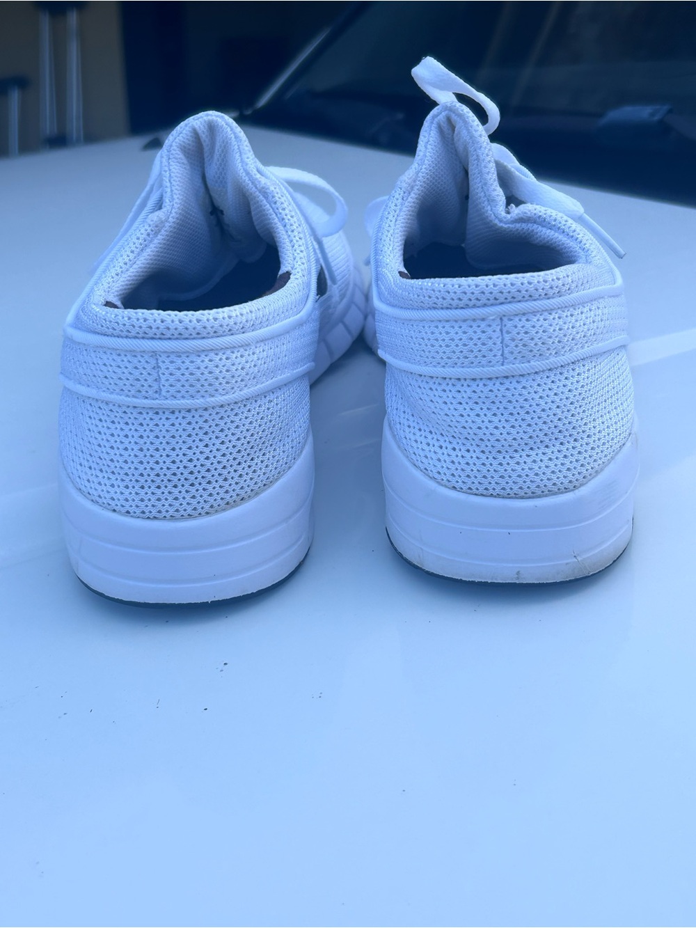 Nike Mens White Mesh Sneakers with Black Swoosh size 9 - Picture 4 of 7